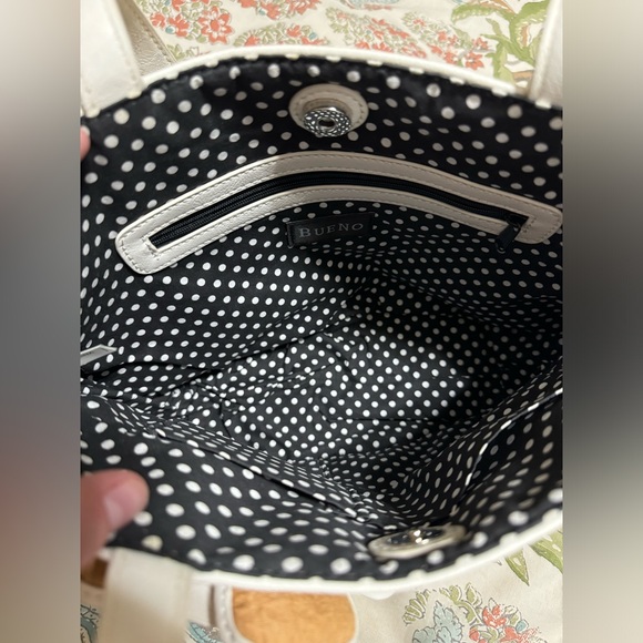 Bueno Weave Flower Tote - Picture 4 of 5